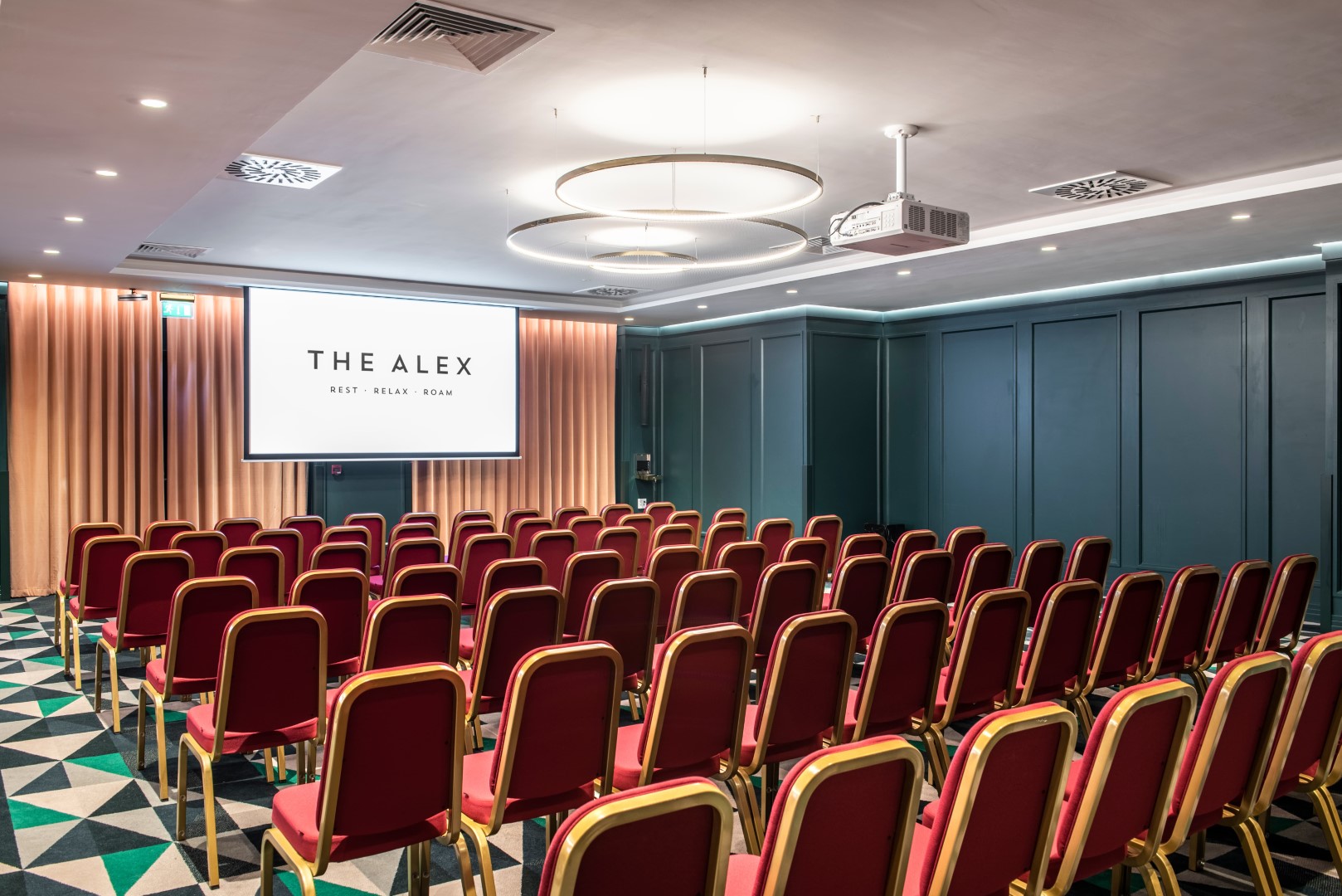 Orient 4 - Theatre Style (EMail)